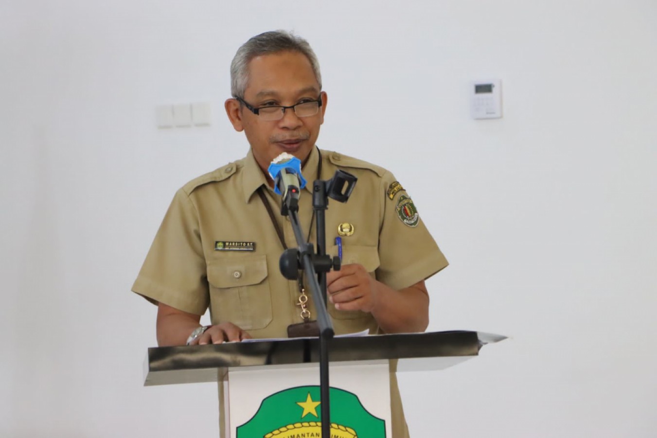 FOTO : Warsito memberikan sambutan dalam acara yang bertajuk cinta terhadap produk dalam negeri.