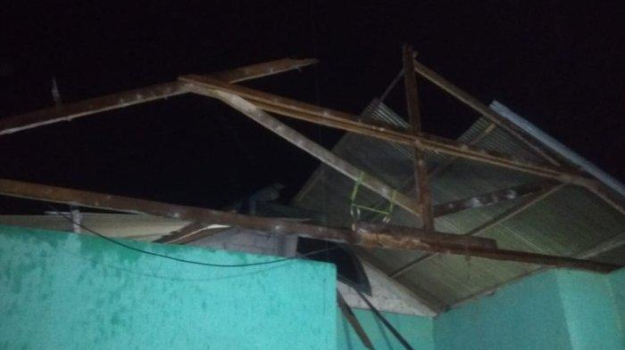 FOTO : Kondisi beberapa kawasan di Kota Samarinda pasca terjadi angin kencang, Senin (2/1/2023) sore.