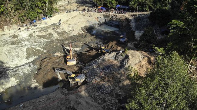 Ilustrasi. Salah satu kegiatan tambang emas di Indonesia. (AP/M Taufan)