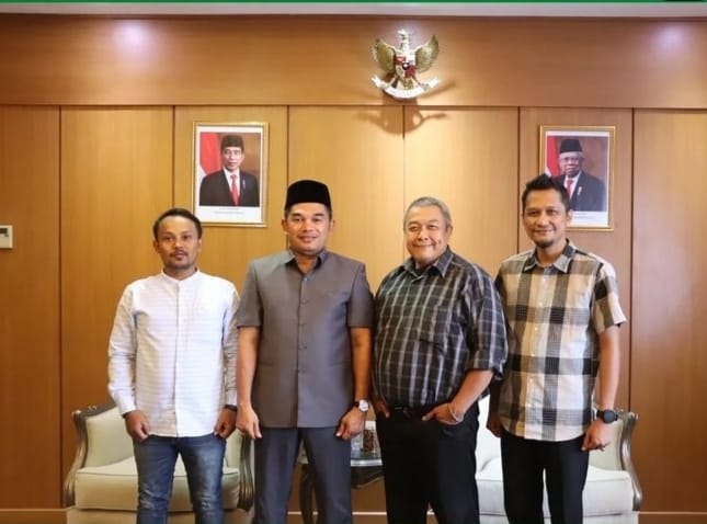 FOTO : Ketua DPRD Kaltim Hasanuddin Mas'ud (dua kiri) saat menerima kunjungan dari PA GMNI Kaltim yang di pimpin Mis Heldy Zahri (dua kanan) waktu lalu.