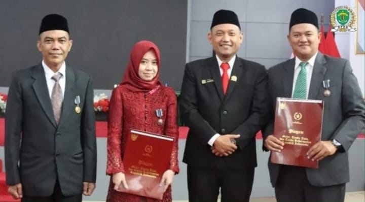 FOTO : Wakil Ketua DPRD Kaltim Seno Aji (dasi merah) hadir dalam penghargaan SLKS tahun 2023 kemarin.