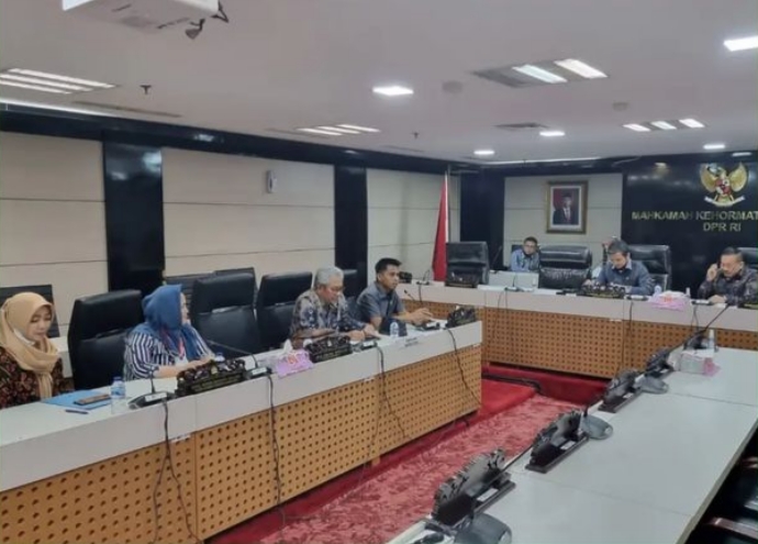 FOTO : Ketua BK Sutomo Jabir (empat kiri) saat melakukan kunjungan ke MKD DPR RI.
