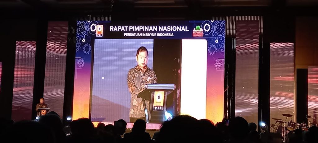 FOTO : Menteri PPN/Kepala Bappenas Suharso Monoarfa menjadi pembicara Rapat Pimpinan Nasional Persatuan Insinyur Indonesia di Balikpapan, Jumat (20/1/2023).