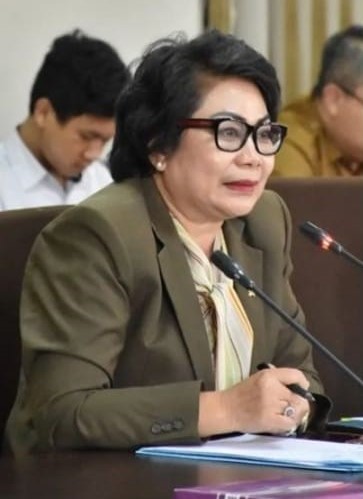 Foto : Ketua Komisi III DPRD Kaltim, Veridiana Huraq Wang saat memimpin rapat gabungan kemarin.