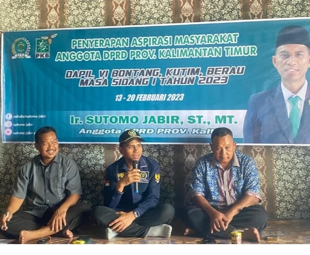 Foto : Anggota DPRD Kaltim Sutomo Jabir (tengah) menyapa warga saat menggelar reses kemarin.
