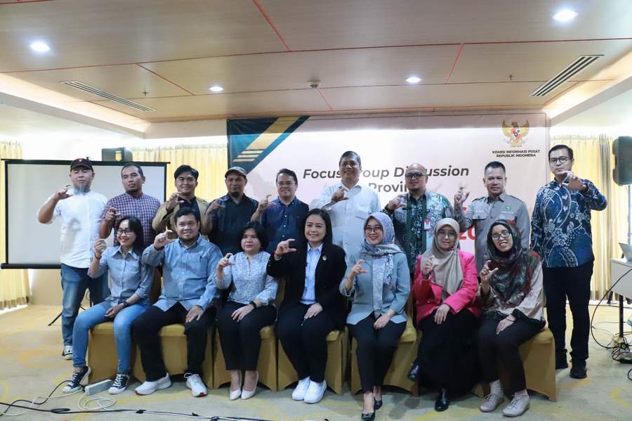 GENCARKAN KETERBUKAAN INFORMASI: Sinergi Komisi Informasi (KI) Pusat dan ketua KI Kaltim.