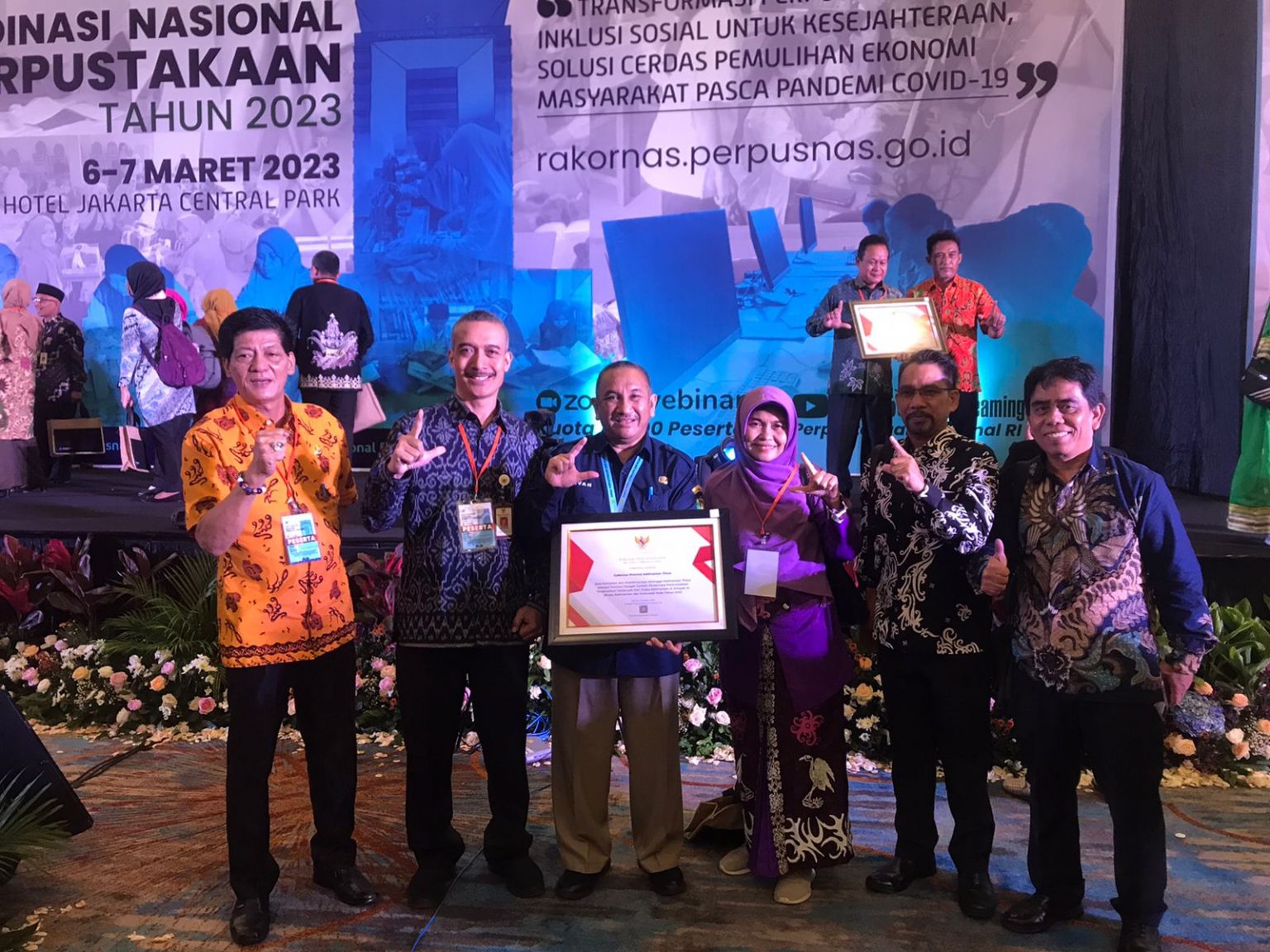 MERIAHKAN: Dinas Perpustakaan dan Kearsipan (DPK) Kaltim turut menghadiri Rakornas dengan diwakili Kepala DPK Kaltim, Muhammad Syafranuddin, Kepala BP3KM, Taufik, dan Kepala Bidang Deposit, Pelestarian, Pengembangan Koleksi dan Pengolahan Bahan Perpustakaan, Endang Effendi.