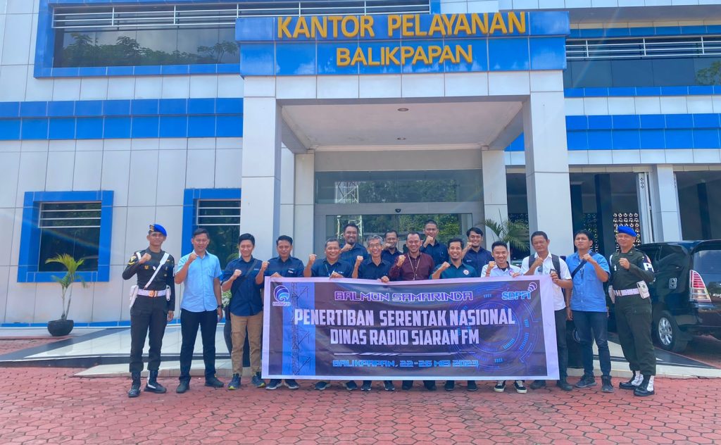 KPID Kaltim bersama Tim Gabungan saat melakukan penertiban penyiaran radio FM di Balikpapan. (Istimewa).