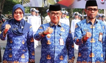 MUDA BERKARYA: Akmal Malik menjadi inspektur upacara dalam upacara peringkatan ke-95 tahun Hari Sumpah Pemuda di pelataran parkir kompleks Gelora Kadrie Oening, Samarinda.