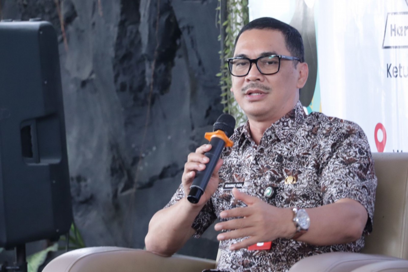 BERI PEMAHAMAN: Muhammad Faisal mengingatkan masyarakat untuk bisa lebih jeli dengan informasi yang rawan mengusik jalannya penyelenggaraan pemilu pada tahun depan.