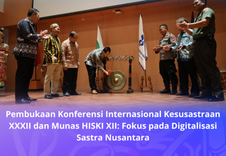 DIMULAI: Prof Susilo memukul gong tanda dimulainya rangkaian kegiatan Konferensi Internasional Kesusastraan XXXII dan Munas Hiski XII pada Jumat (17/11).