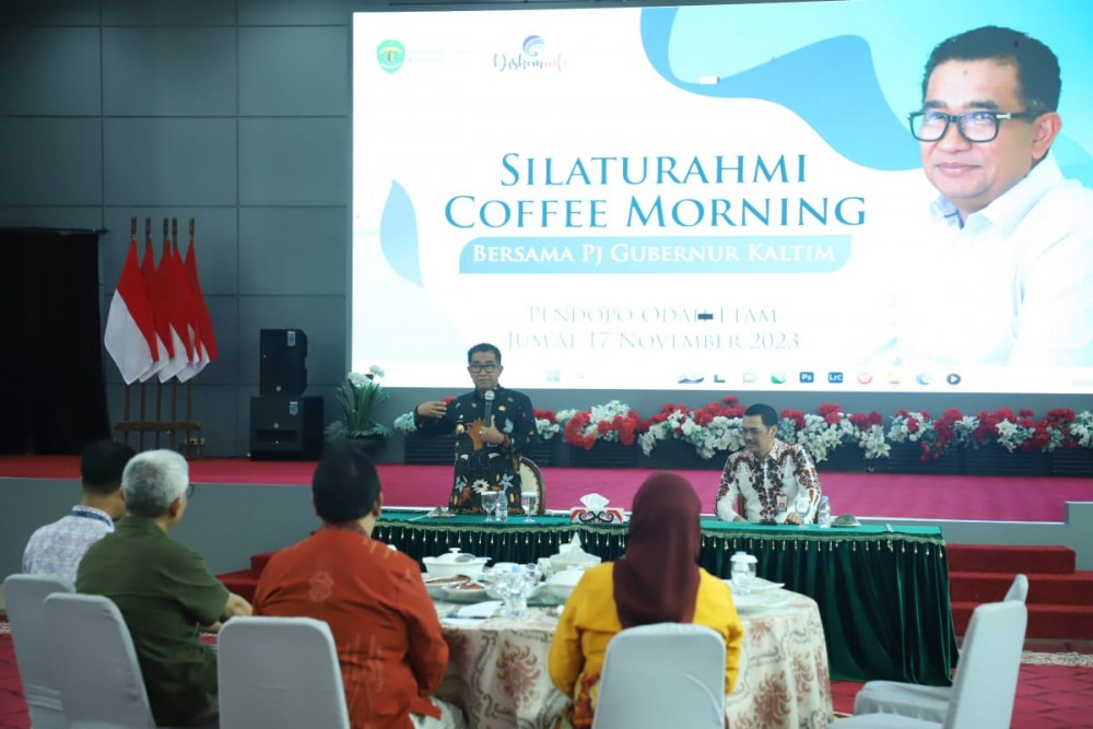 REKAN PEMBANGUNAN: Akmal Malik menyambut kehadiran puluhan insan pers Kaltim dalam Silaturahmi Coffee Morning gagasan Diskominfo Kaltim, Jumat (17/11).