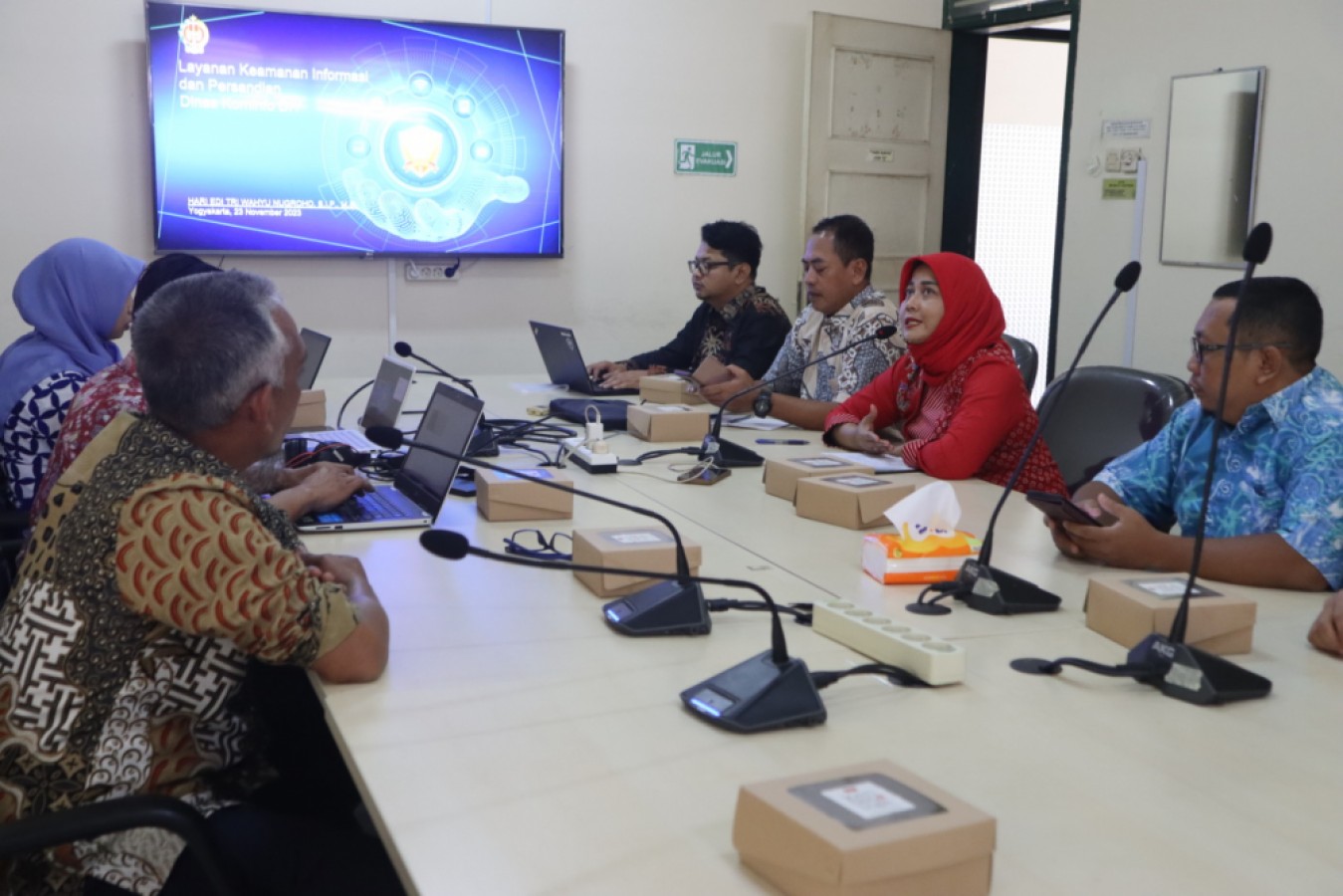 BELAJAR TERUS: Rombongan Kaltim disambut hangat oleh perwakilan Diskominfo DIY dalam pertemuan pada Kamis (23/11).