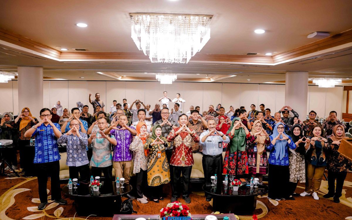 PANTAU PERKEMBANGAN: Tim DPK Kaltim meninjau perkembangan penggunaan SRIKANDI di lingkungan Setprov Kaltim.