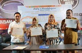 KOLABORASI: FISIP Unmul menjembatani kerja sama dengan sejumlah pihak demi mewujudkan mahasiswa berkualitas dengan kemampuan berliterasi yang baik.