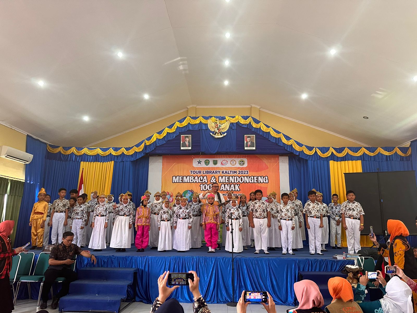 CERIA: Seribu peserta terlibat dalam kegiatan Mendongeng dan Membaca Bersama 1.000 Anak di aula Universitas Muhammadiyah Berau, Kamis (30/11).