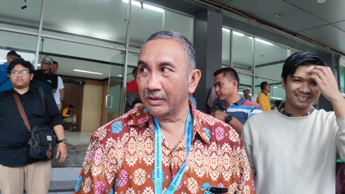 PENUH SEMANGAT: Muhammad Syafranuddin berharap penulis lokal bisa melahirkan banyak karya yang bisa dinikmati anak-anak.