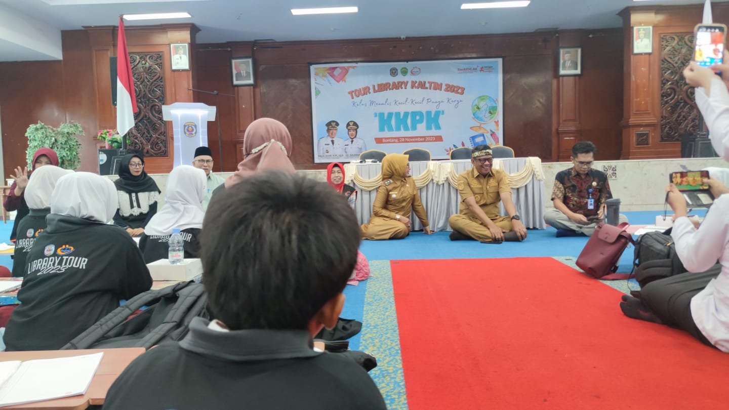 ANTUSIAS: Basri Rase (kedua kanan) ikut hadir dalam kegiatan KKPK rangkaian Tour Library 2023.