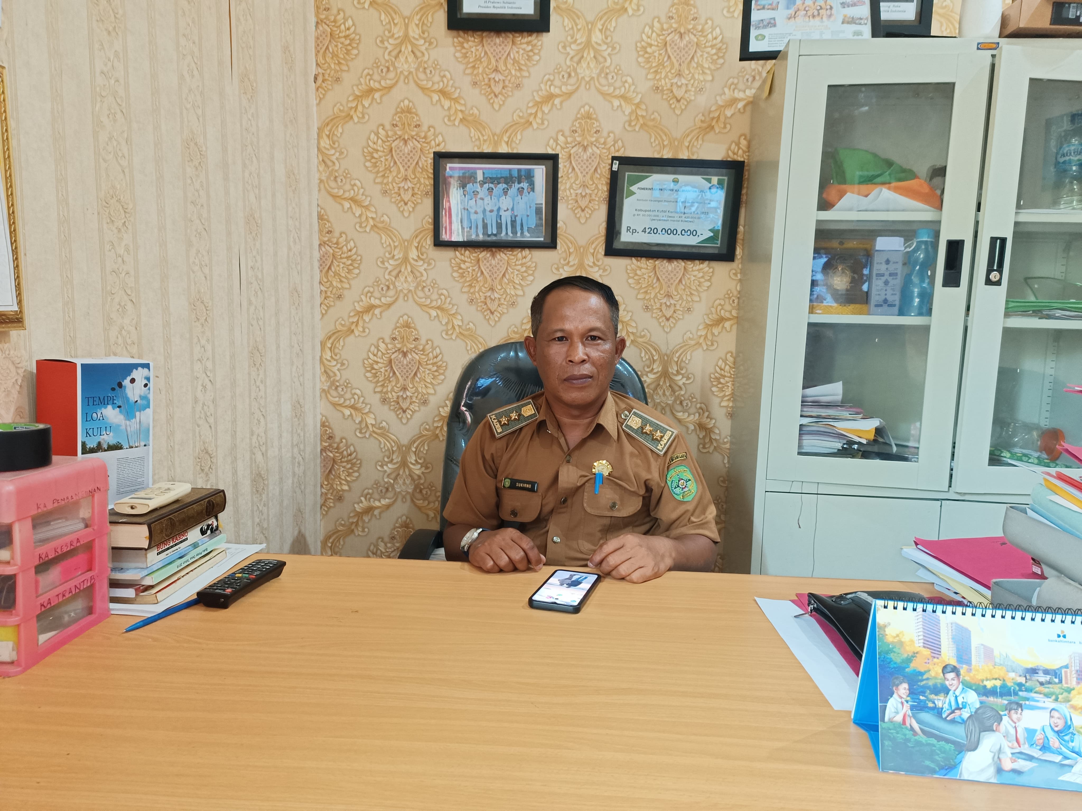 Foto: Sukirno Kepala Desa Loh Sumber, Loa Kulu (YK/Garispena.co)