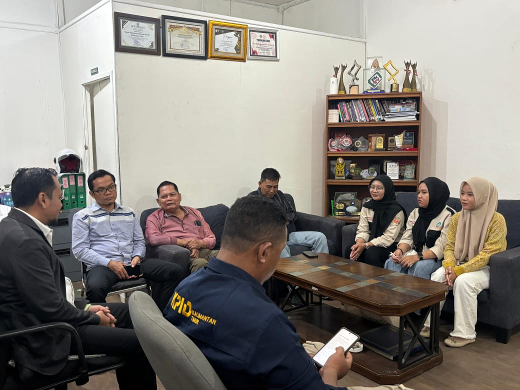 Ketua Badan Eksekutif Mahasiswa (BEM) Universitas Nahdlatul Ulama Kalimantan Timur (UNU Kaltim) bersama