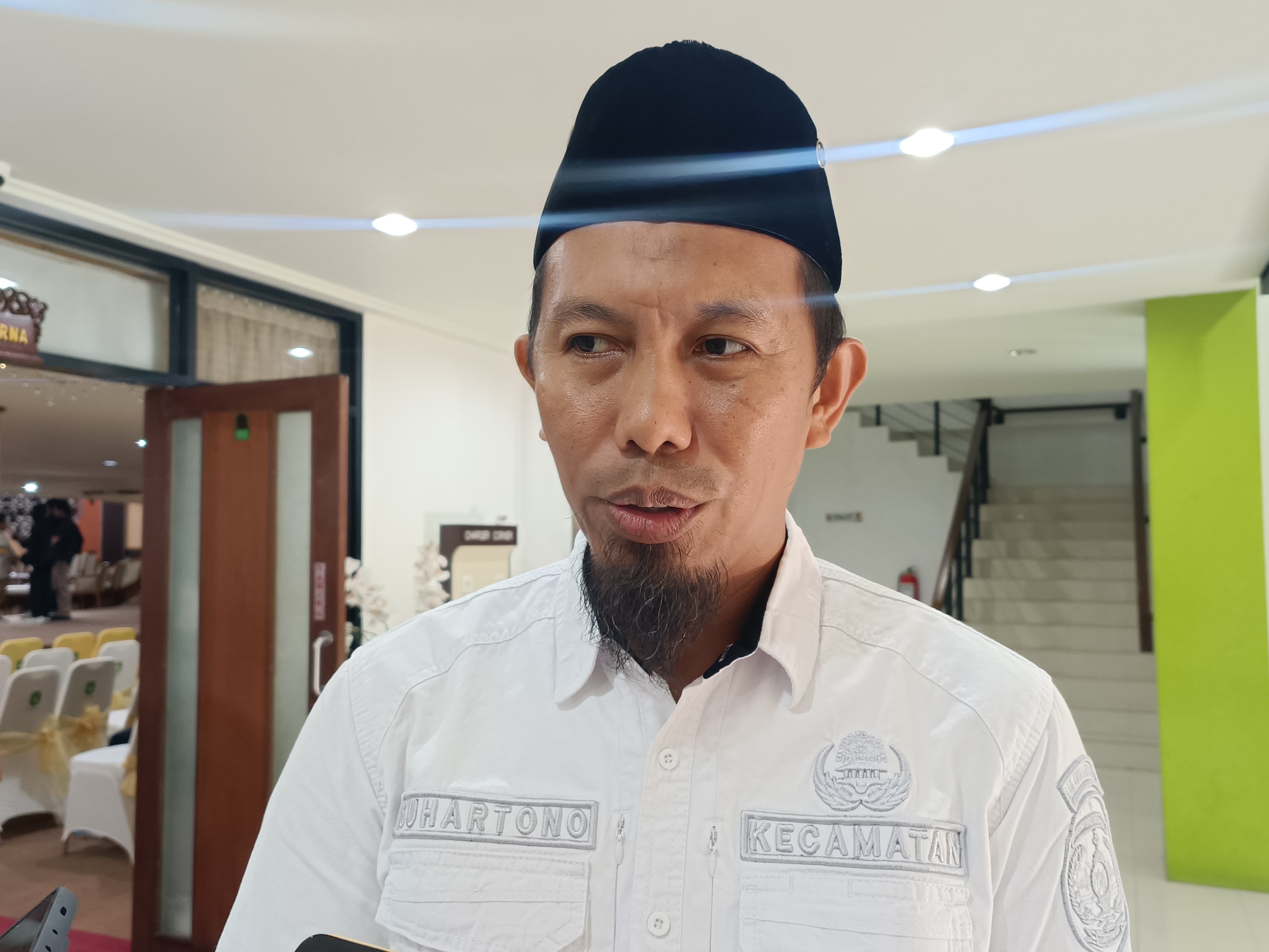 Suhartono, Camat Kembang Janggut