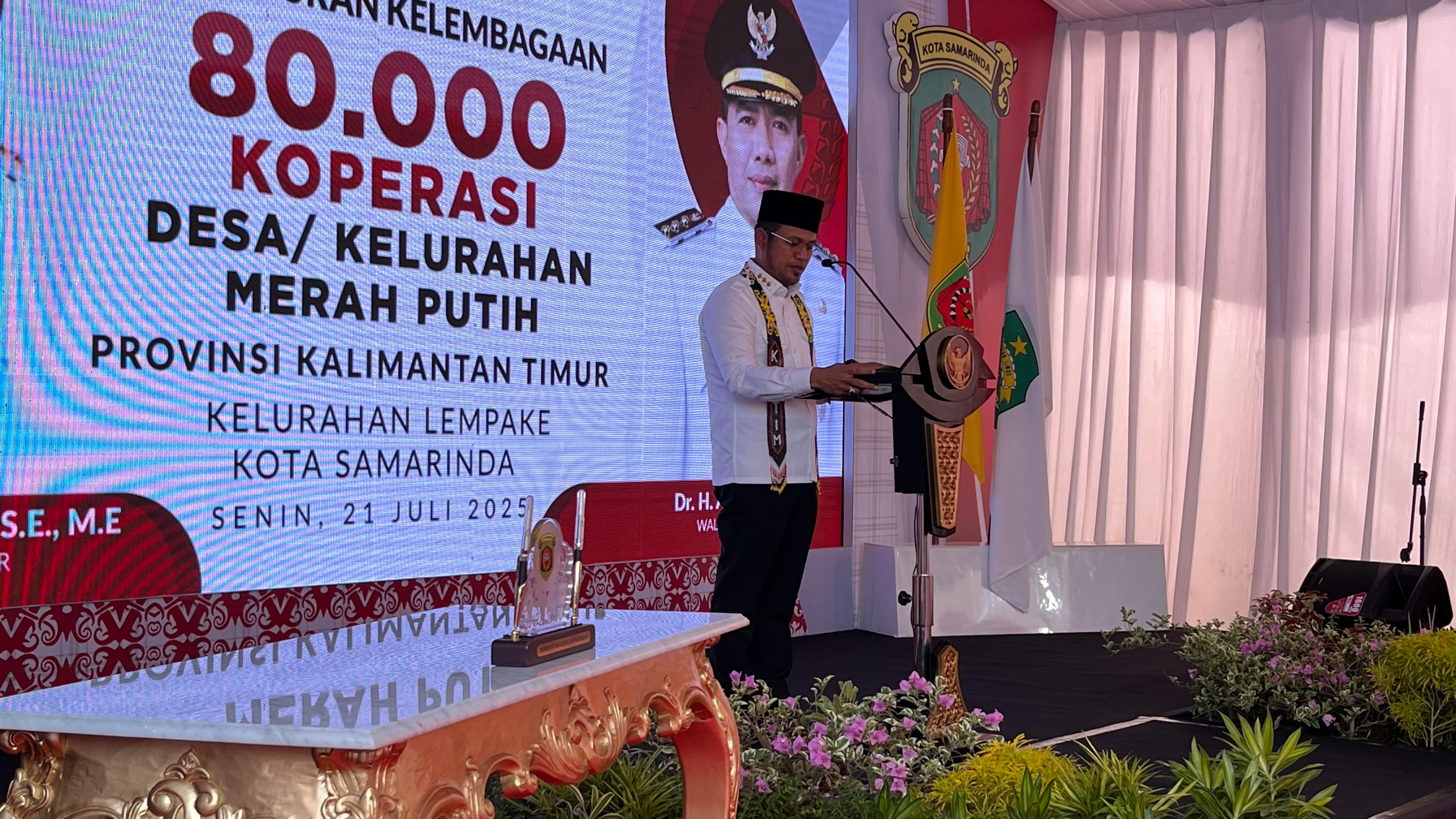 Gubernur Kalimantan Timur, Rudy Mas’ud, saat menghadiri peluncuran Koperasi Merah Putih di Kelurahan Lempake, Kecamatan Samarinda Utara