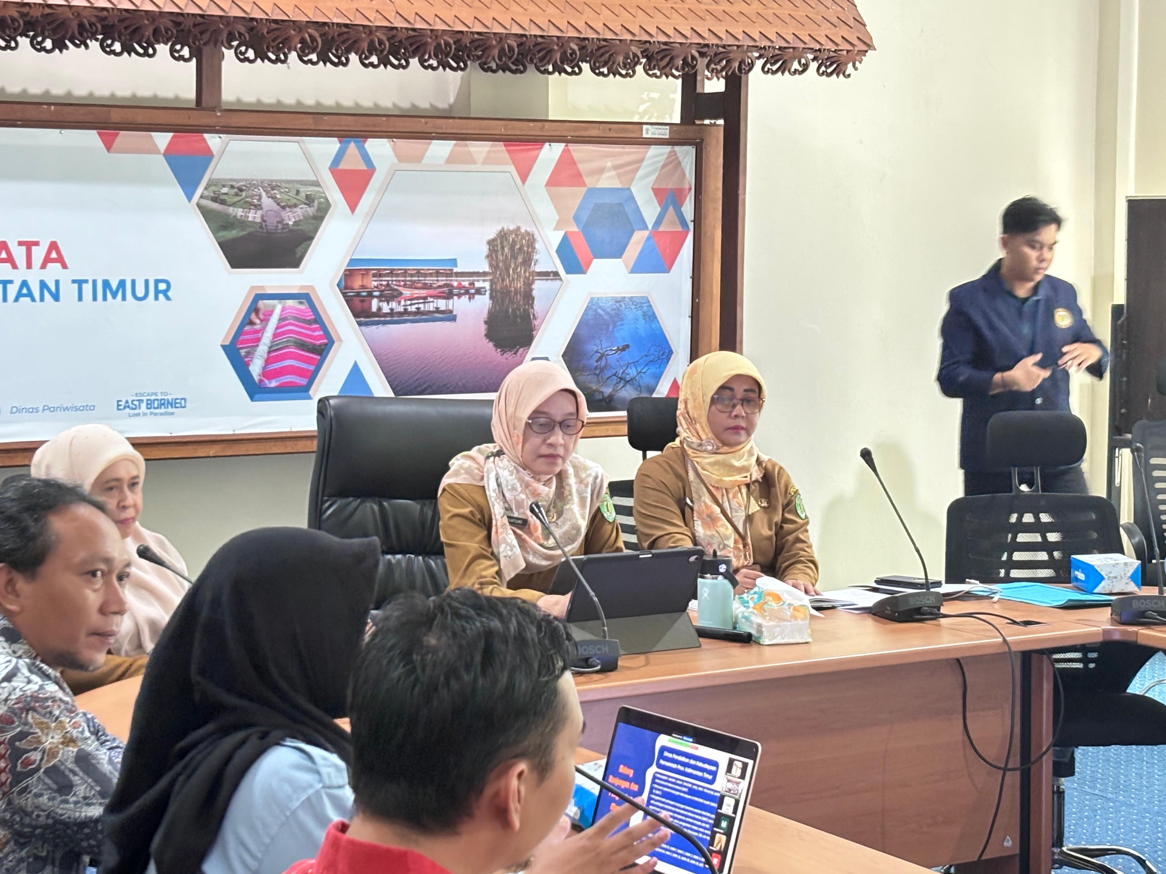 Rapat finalisasi pelaksanaan festival digelar di Kantor Dinas Pariwisata Kaltim, Selasa (22/7/2025), dipimpin langsung oleh Sekretaris Daerah Kaltim, Sri Wahyuni