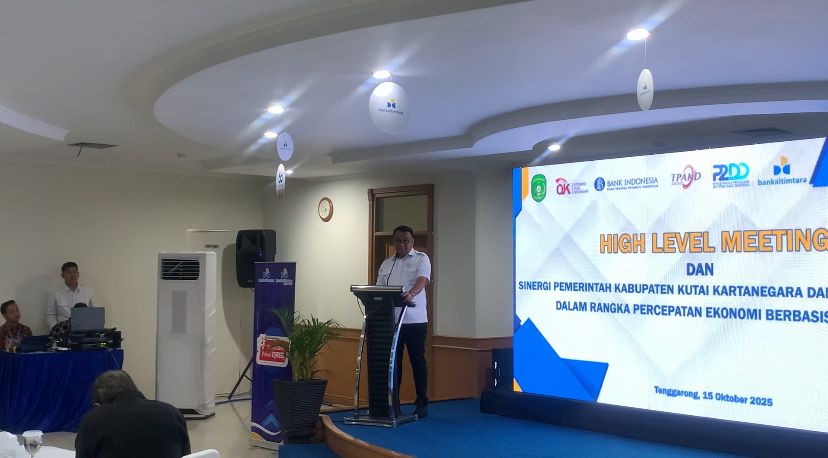 Bupati Kukar Aulia Rahman Basri saat memberikan sambutan pada peringatan HUT ke-60 Bankaltimtara Tenggarong.