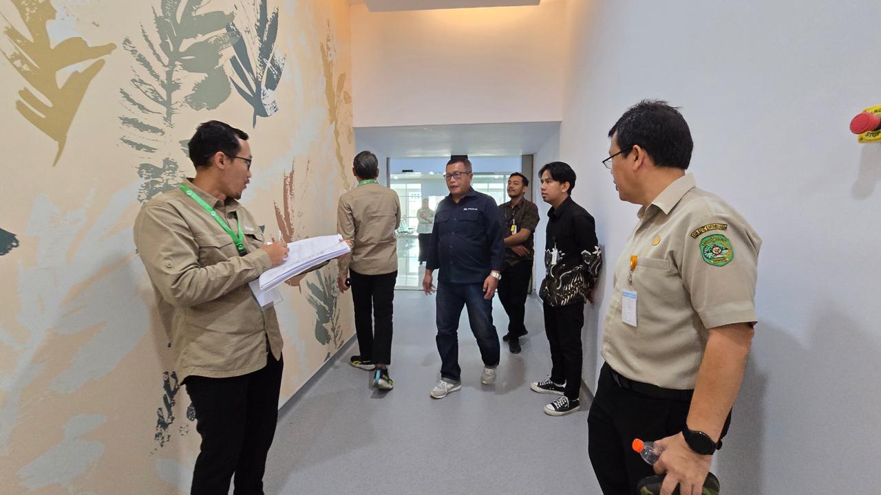 Tim BAPETEN saat melakukan verifikasi di RSUD Aji Muhammad Parikesit. (garispena)