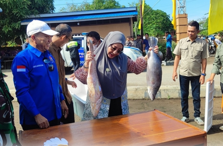Foto: Gerakan Pasar Ikan Murah yang digelar Dinas Perikanan Kabupaten Berau diserbu warga (dok.istimewa)