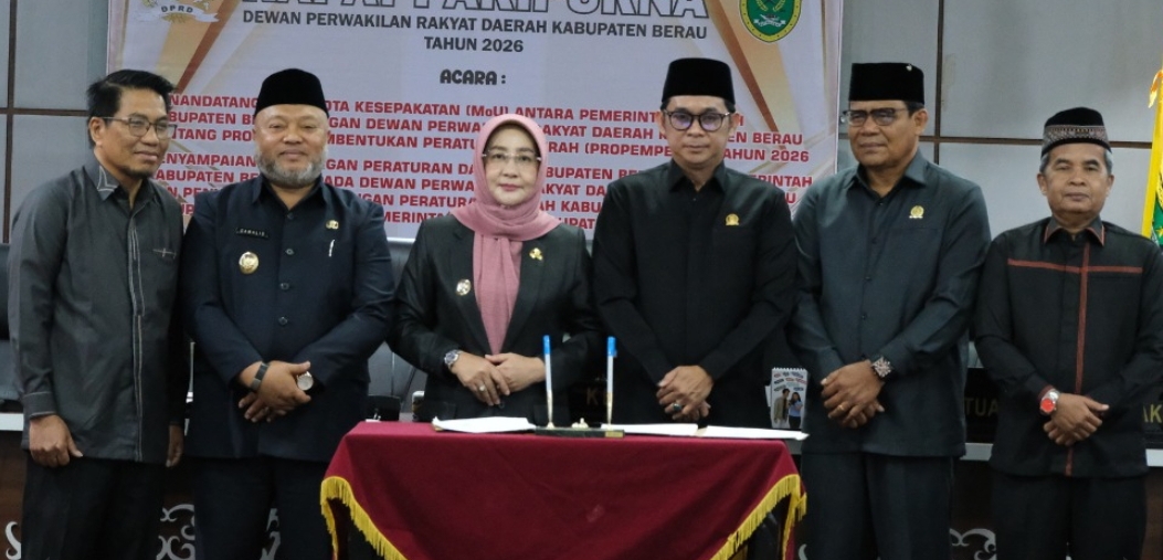 Foto: rapat paripurna dengan agenda pembahasan sejumlah Rancangan Peraturan Daerah (Raperda) (dok.istimewa)