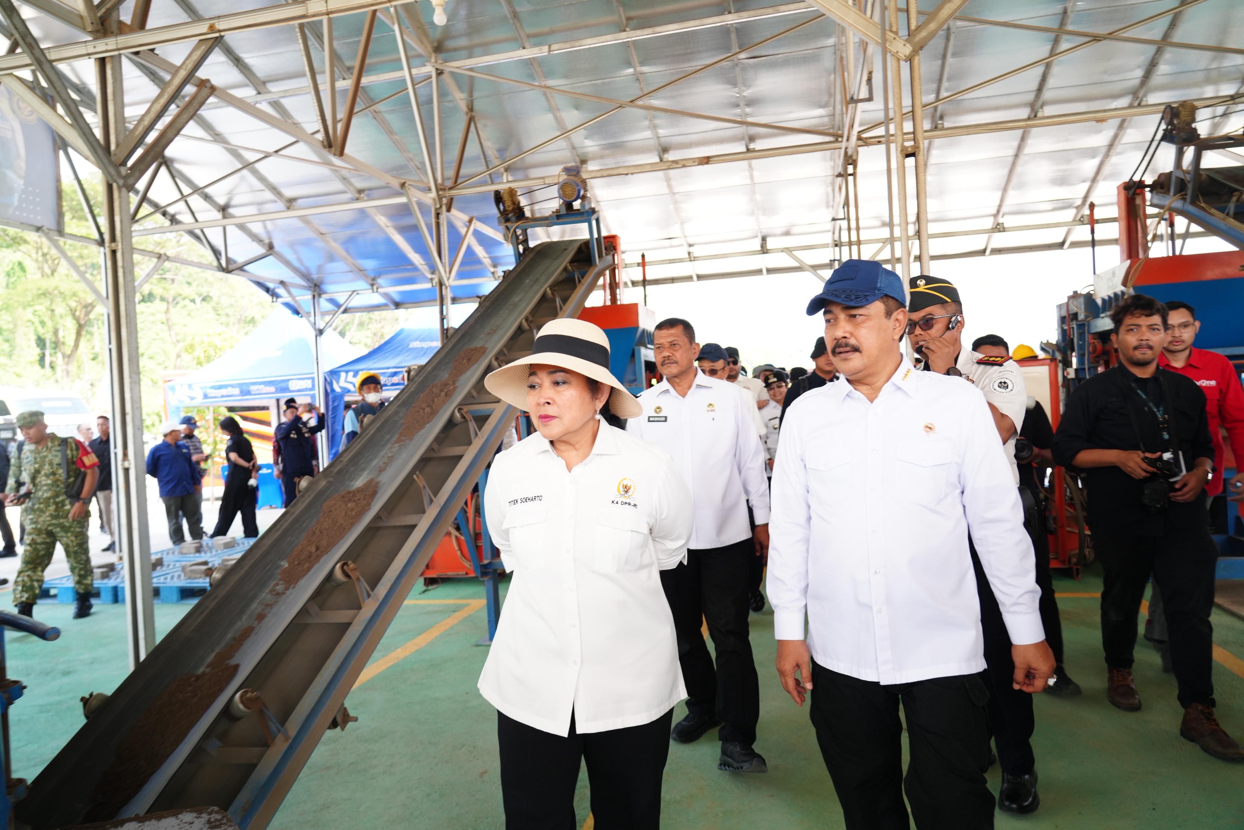 Foto: Ketua Komisi IV DPR RI, Titiek Soeharto saat mengunjungi Nusakambangan (dok.istimewa)