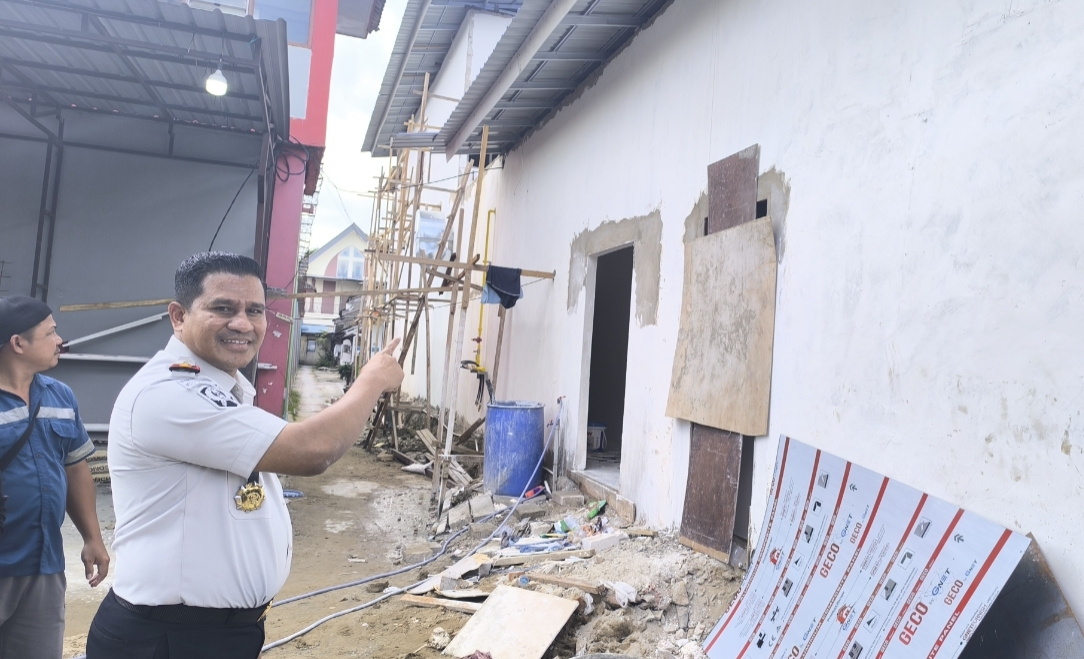 Foto: Kepala Lapas Kelas IIA Samarinda, Yohanis Varianto menunjukkan SPPG (Yusuf/garispena)