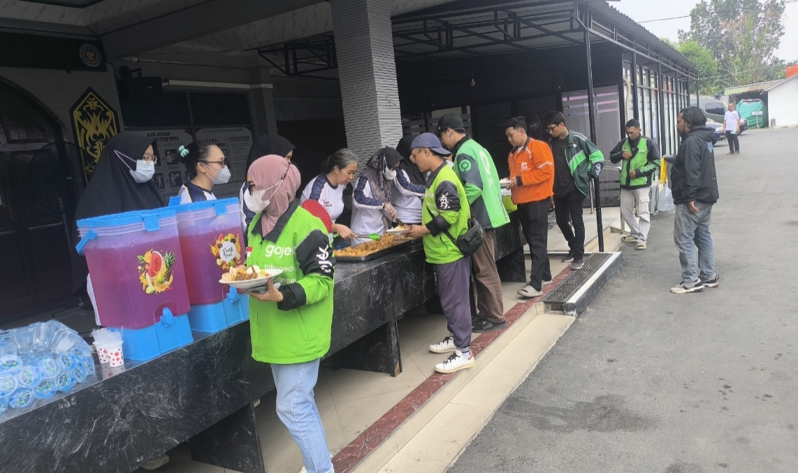 Foto: Rutan Kelas I Samarinda gelar bakti sosial beri makan dan masker gratis ke ojol dan pengguna jalan (M Yusuf)